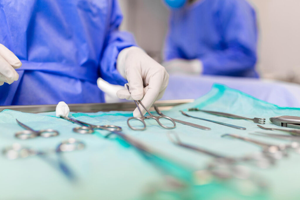 Como a rinoplastia é realizada